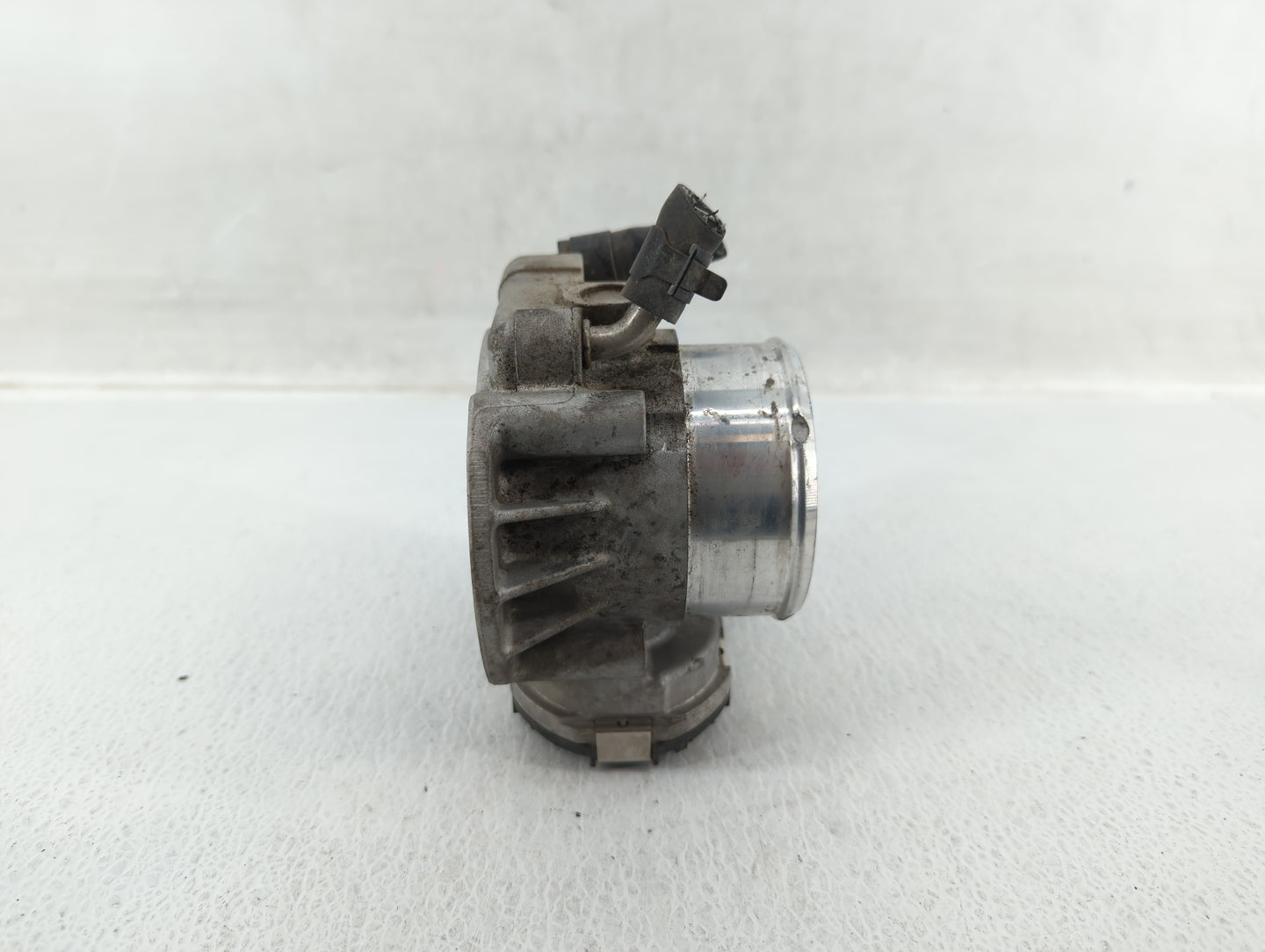 2011-2015 Kia Optima Throttle Body P/N:35100-2G700 Fits Fits 2011 2012 2013 2014 2015 2016 OEM Used Auto Parts - Oemusedauto