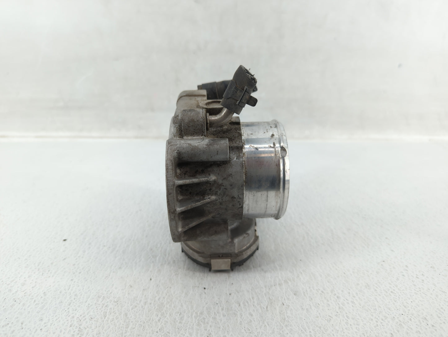 2011-2015 Kia Optima Throttle Body P/N:35100-2G700 Fits Fits 2011 2012 2013 2014 2015 2016 OEM Used Auto Parts - Oemusedauto