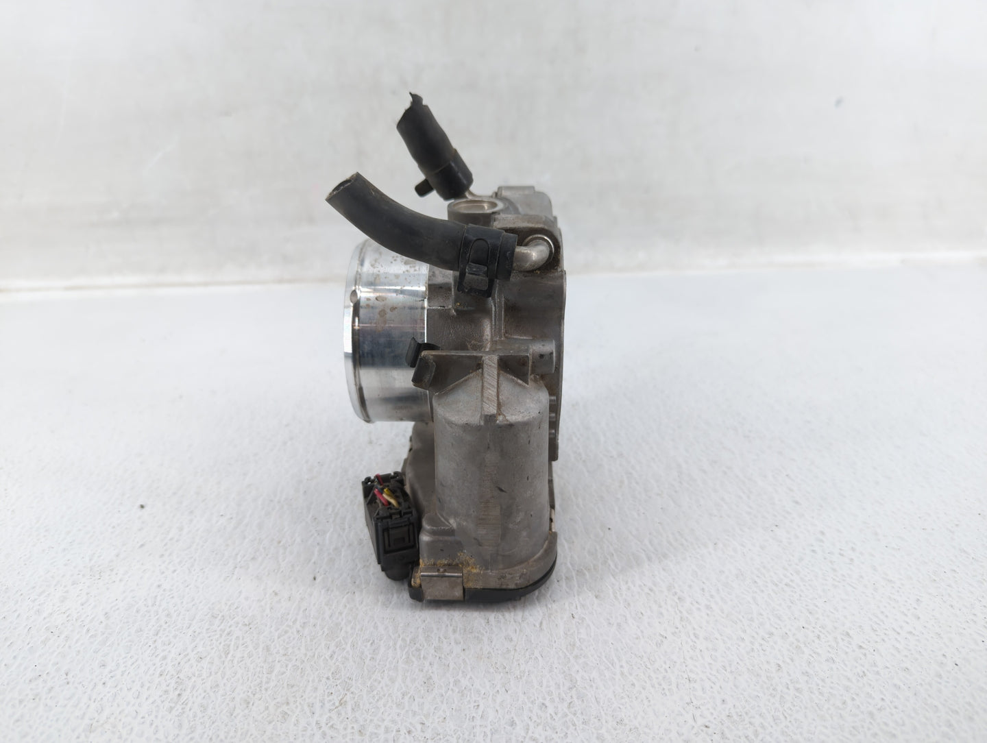 2011-2015 Kia Optima Throttle Body P/N:35100-2G700 Fits Fits 2011 2012 2013 2014 2015 2016 OEM Used Auto Parts - Oemusedauto