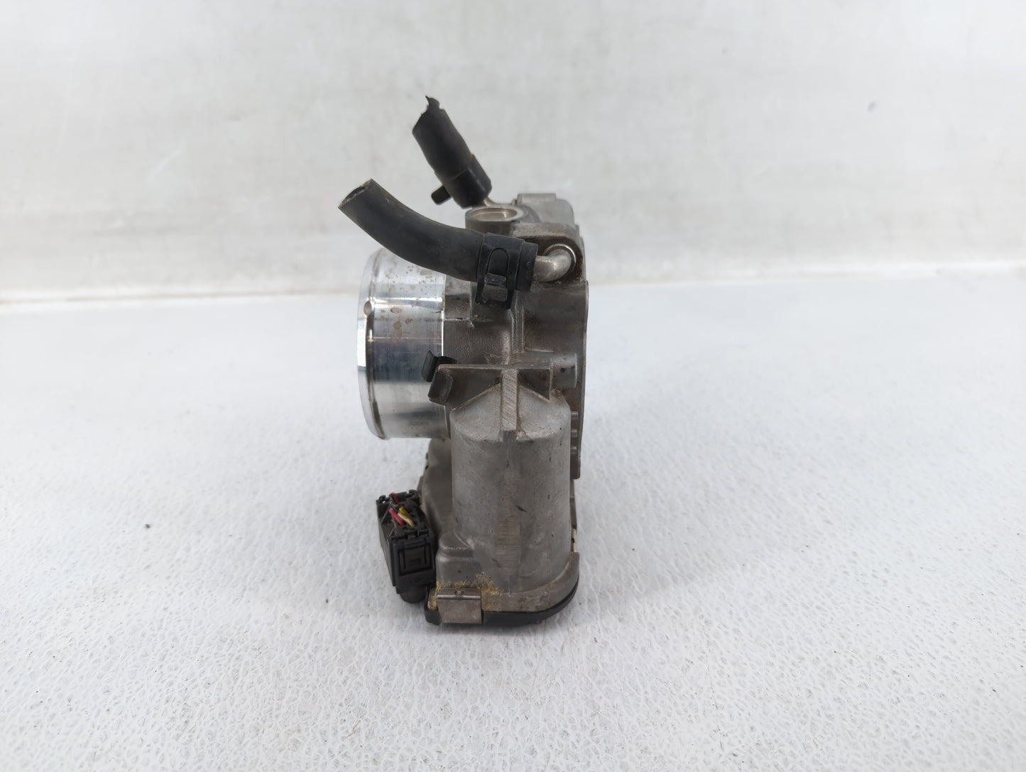 2011-2015 Kia Optima Throttle Body P/N:35100-2G700 Fits Fits 2011 2012 2013 2014 2015 2016 OEM Used Auto Parts - Oemusedauto