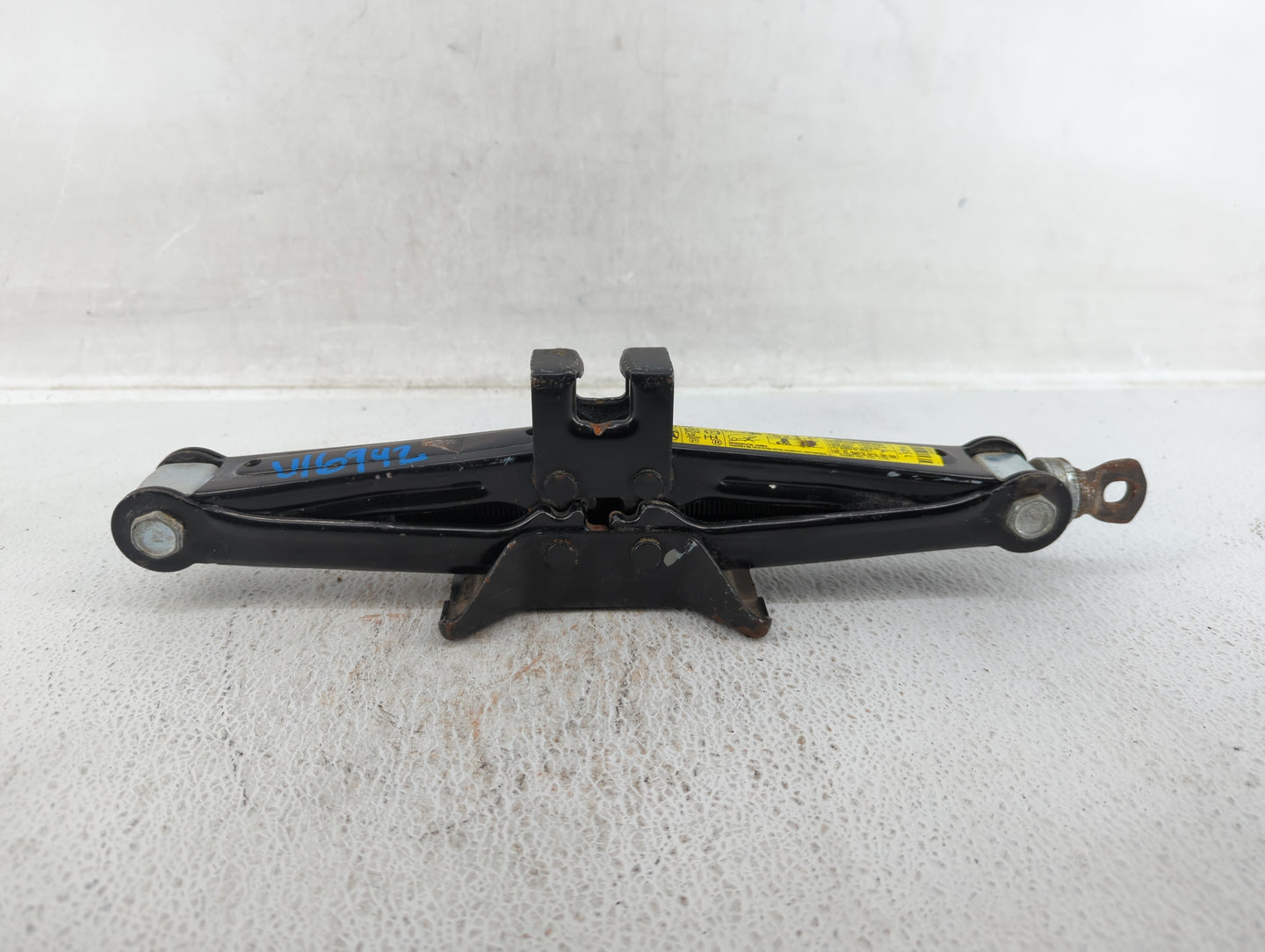 2015 Kia Optima Spare Scissor Car Jack - Oemusedautoparts1.com