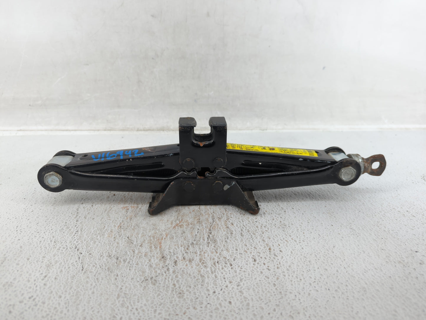 2015 Kia Optima Spare Scissor Car Jack - Oemusedautoparts1.com