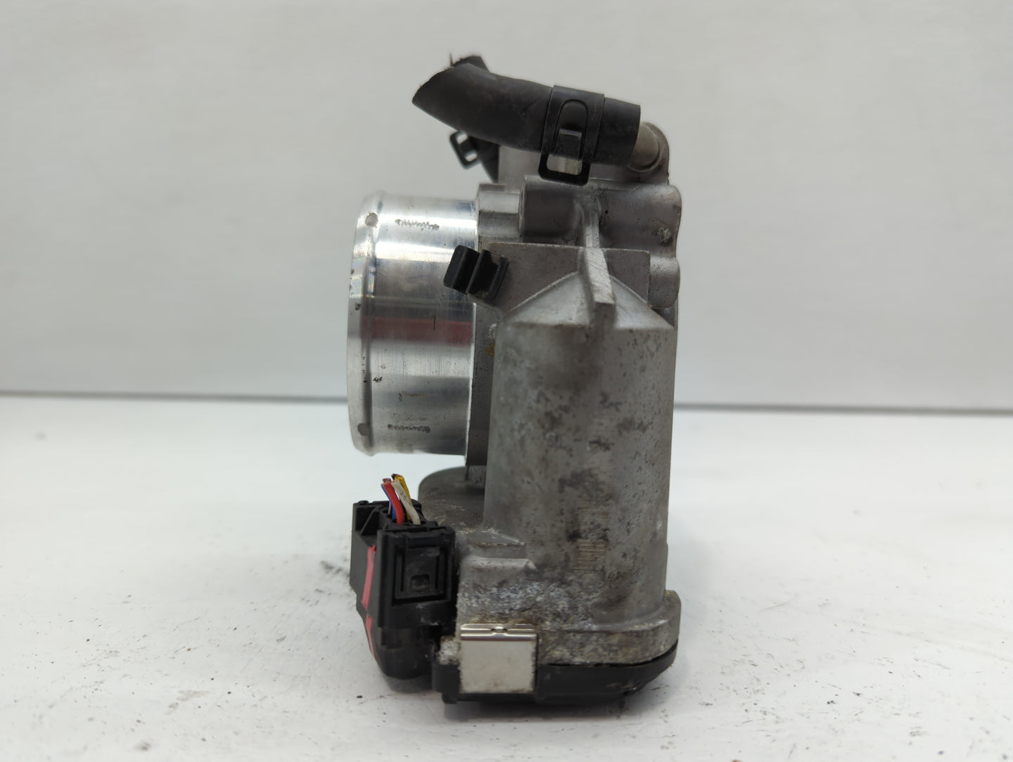 2011-2015 Kia Optima Throttle Body P/N:35100-2G700 Fits Fits 2011 2012 2013 2014 2015 2016 OEM Used Auto Parts - Oemusedauto