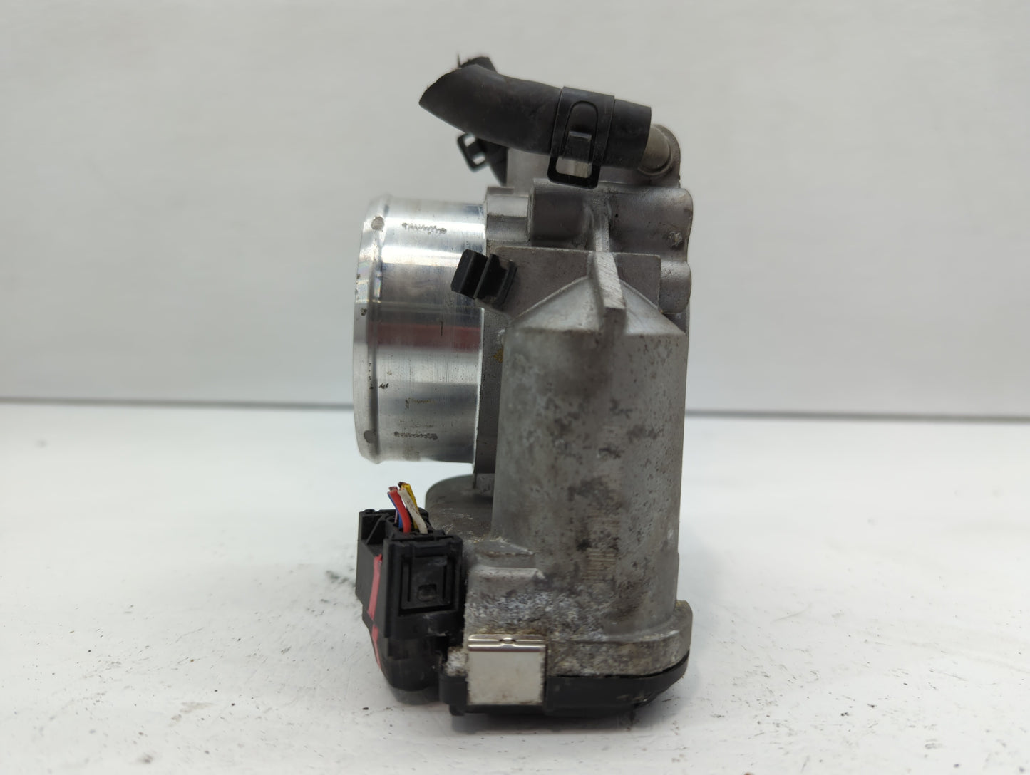2011-2015 Kia Optima Throttle Body P/N:35100-2G700 Fits Fits 2011 2012 2013 2014 2015 2016 OEM Used Auto Parts - Oemusedauto