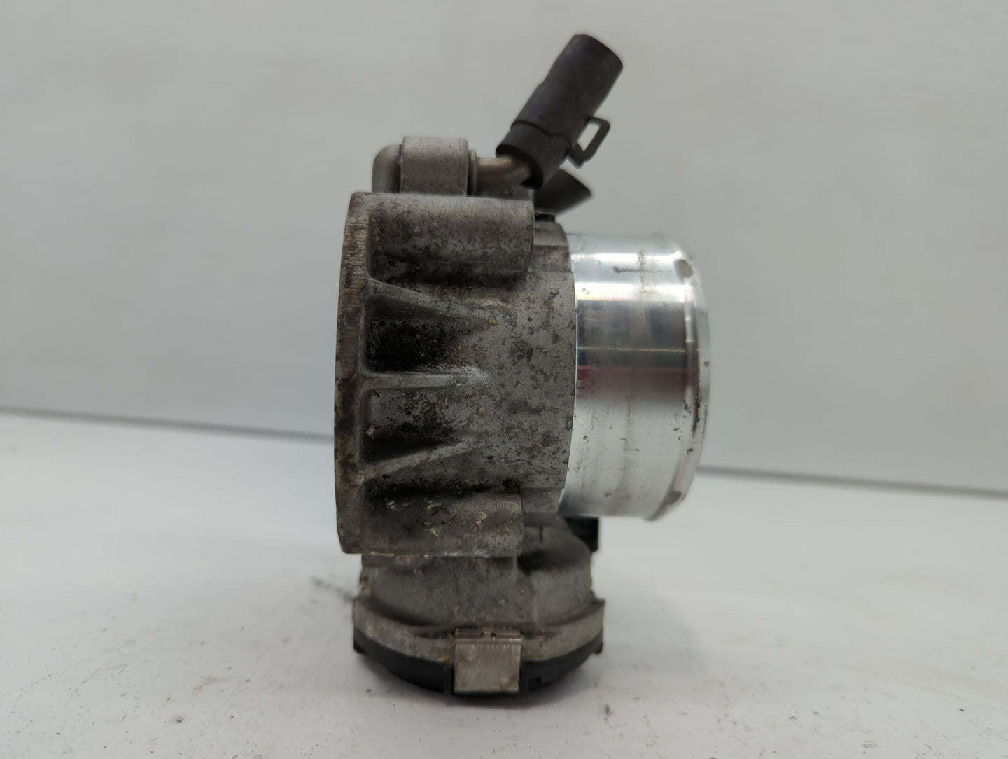 2011-2015 Kia Optima Throttle Body P/N:35100-2G700 Fits Fits 2011 2012 2013 2014 2015 2016 OEM Used Auto Parts - Oemusedauto