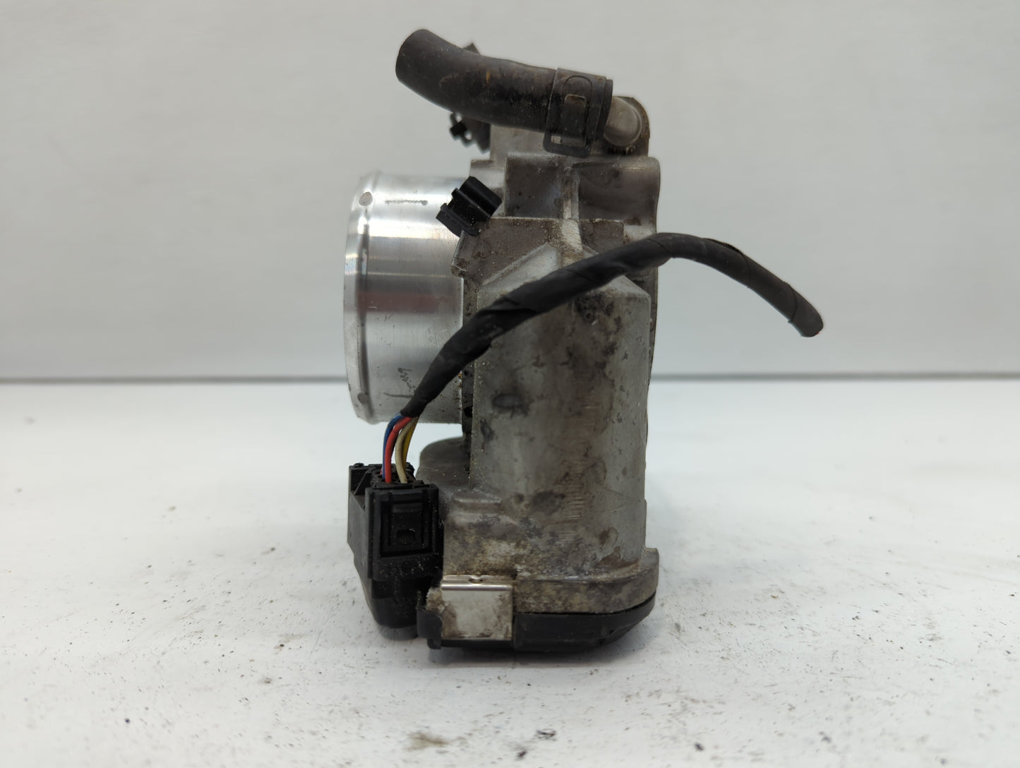 2011-2015 Kia Optima Throttle Body P/N:35100-2G700 Fits Fits 2011 2012 2013 2014 2015 2016 OEM Used Auto Parts - Oemusedauto