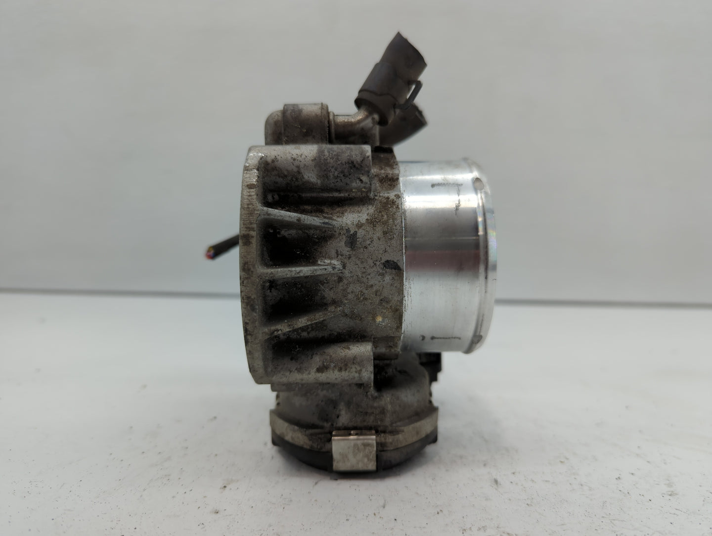 2011-2015 Kia Optima Throttle Body P/N:35100-2G700 Fits Fits 2011 2012 2013 2014 2015 2016 OEM Used Auto Parts - Oemusedauto