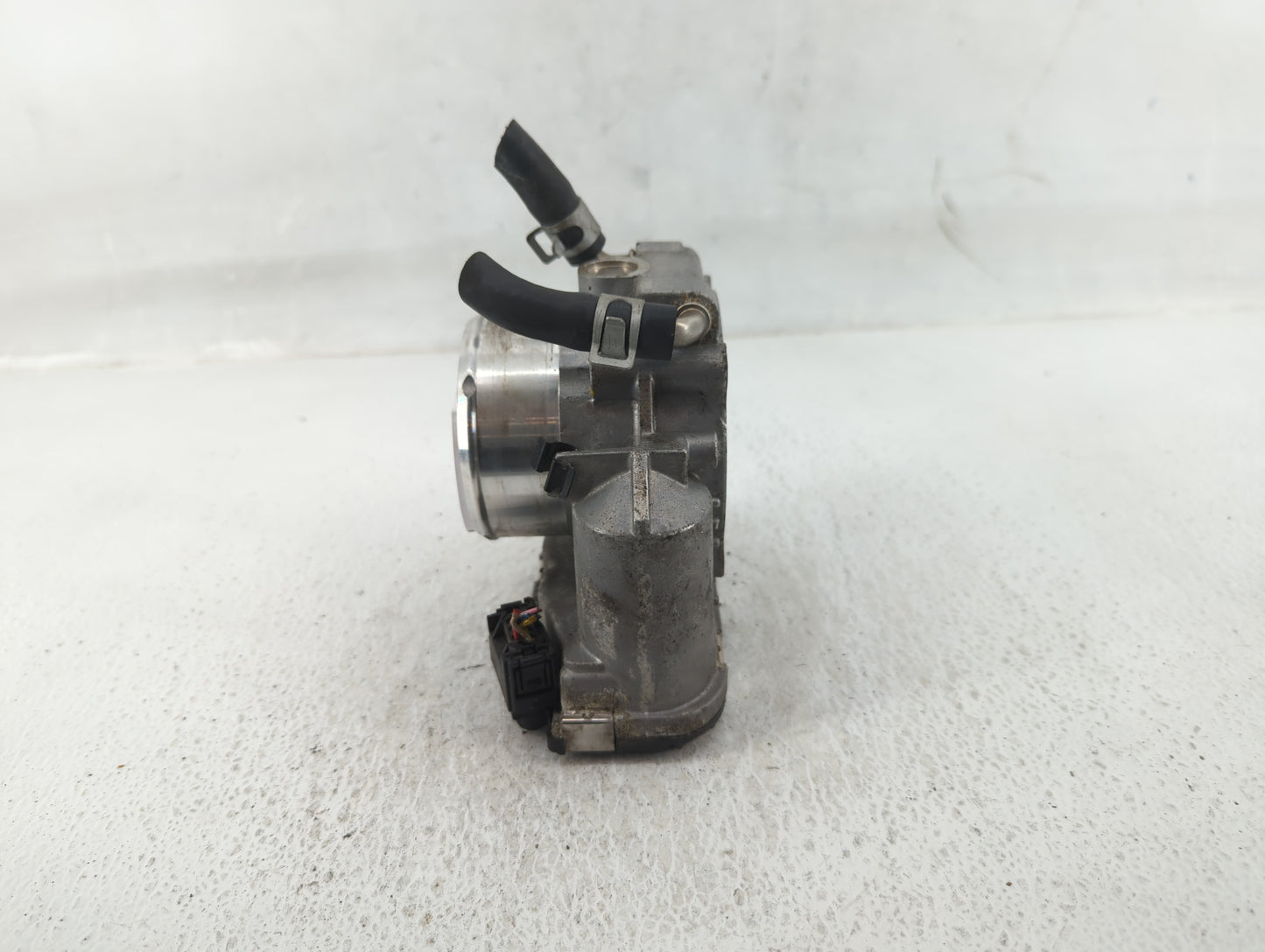 2011-2015 Kia Optima Throttle Body P/N:35100-2G700 Fits Fits 2011 2012 2013 2014 2015 2016 OEM Used Auto Parts - Oemusedauto