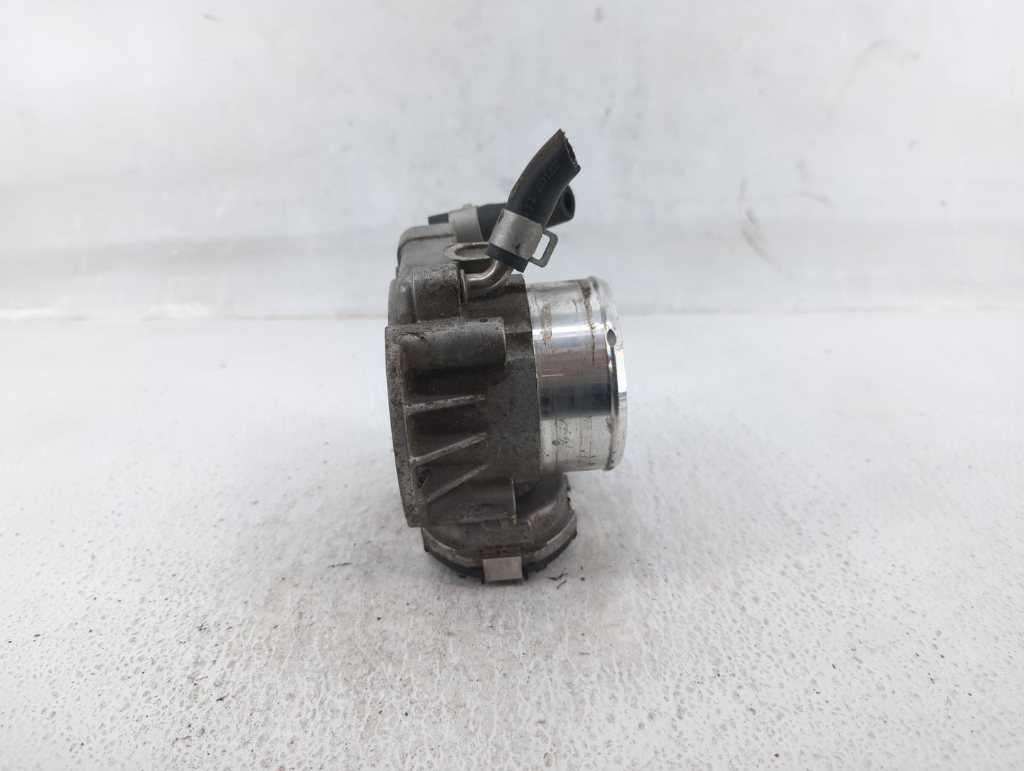 2011-2015 Kia Optima Throttle Body P/N:35100-2G700 Fits Fits 2011 2012 2013 2014 2015 2016 OEM Used Auto Parts - Oemusedauto