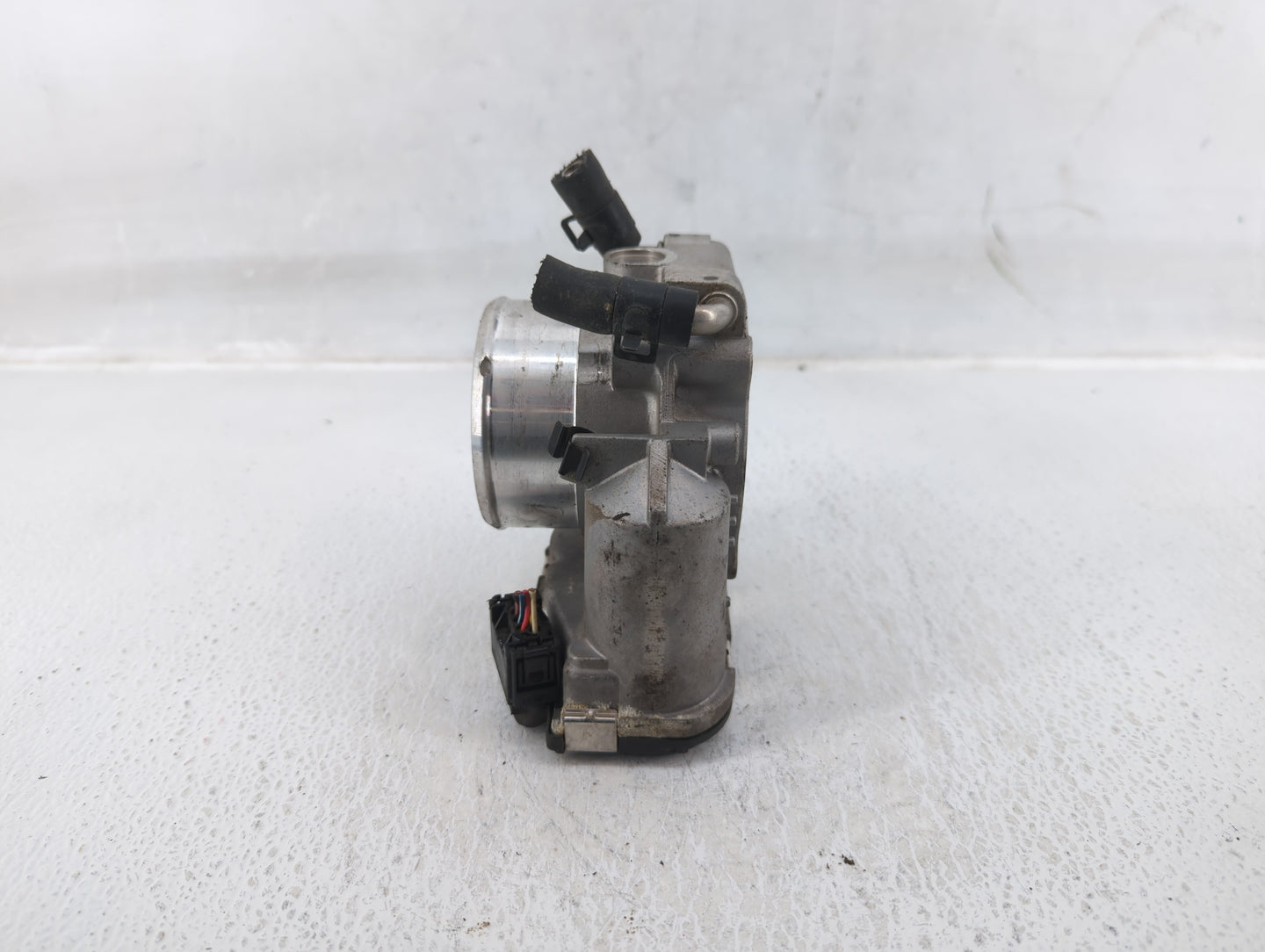 2011-2015 Kia Optima Throttle Body P/N:35100-2G700 Fits Fits 2011 2012 2013 2014 2015 2016 OEM Used Auto Parts - Oemusedauto