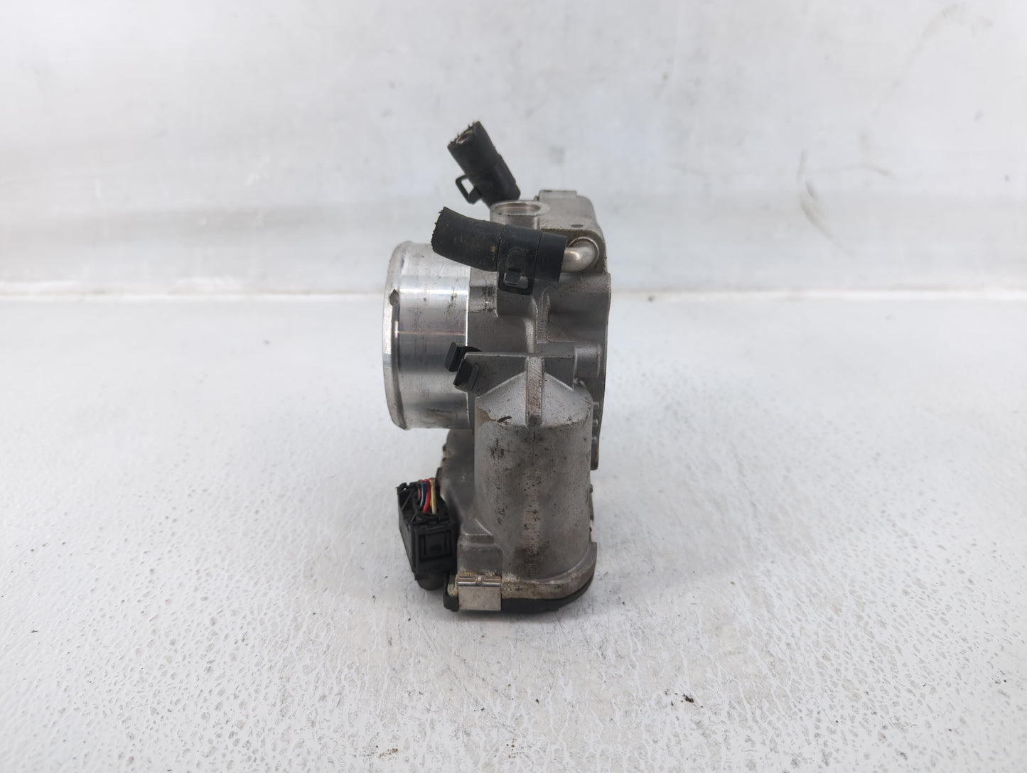 2011-2015 Kia Optima Throttle Body P/N:35100-2G700 Fits Fits 2011 2012 2013 2014 2015 2016 OEM Used Auto Parts - Oemusedauto