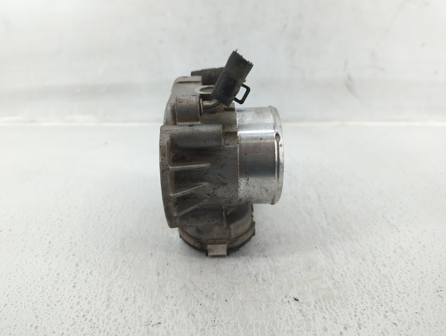 2011-2015 Kia Optima Throttle Body P/N:35100-2G700 Fits Fits 2011 2012 2013 2014 2015 2016 OEM Used Auto Parts - Oemusedauto