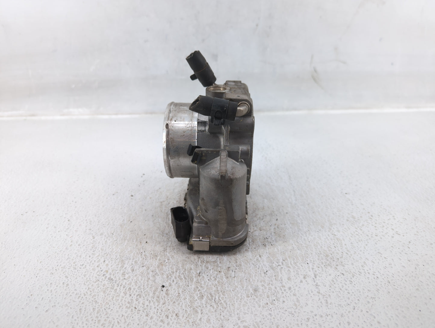 2011-2015 Kia Optima Throttle Body P/N:35100-2G700 Fits Fits 2011 2012 2013 2014 2015 2016 OEM Used Auto Parts - Oemusedauto