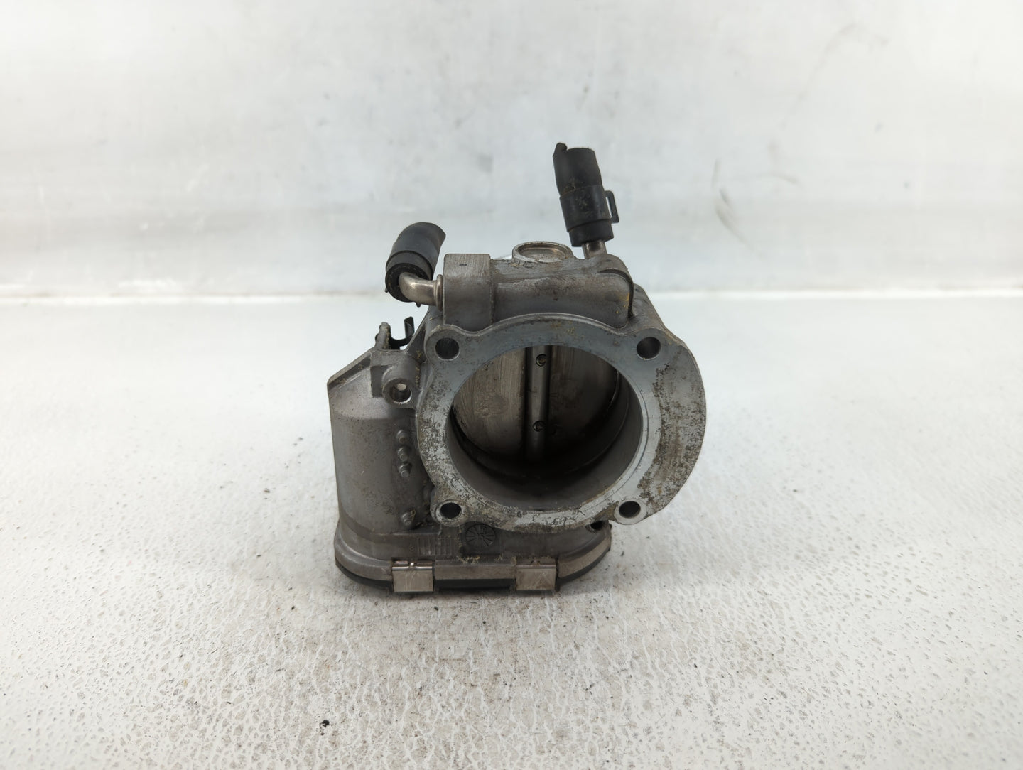 2011-2015 Kia Optima Throttle Body P/N:35100-2G700 Fits Fits 2011 2012 2013 2014 2015 2016 OEM Used Auto Parts - Oemusedauto