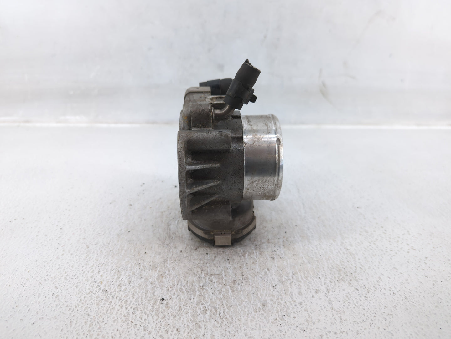 2011-2015 Kia Optima Throttle Body P/N:35100-2G700 Fits Fits 2011 2012 2013 2014 2015 2016 OEM Used Auto Parts - Oemusedauto