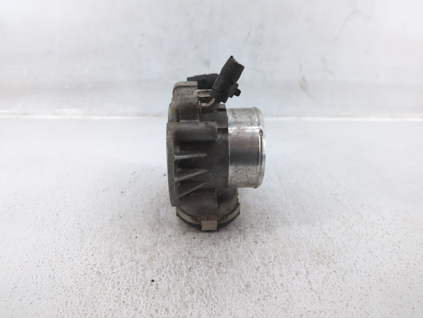 2011-2015 Kia Optima Throttle Body P/N:35100-2G700 Fits Fits 2011 2012 2013 2014 2015 2016 OEM Used Auto Parts - Oemusedauto