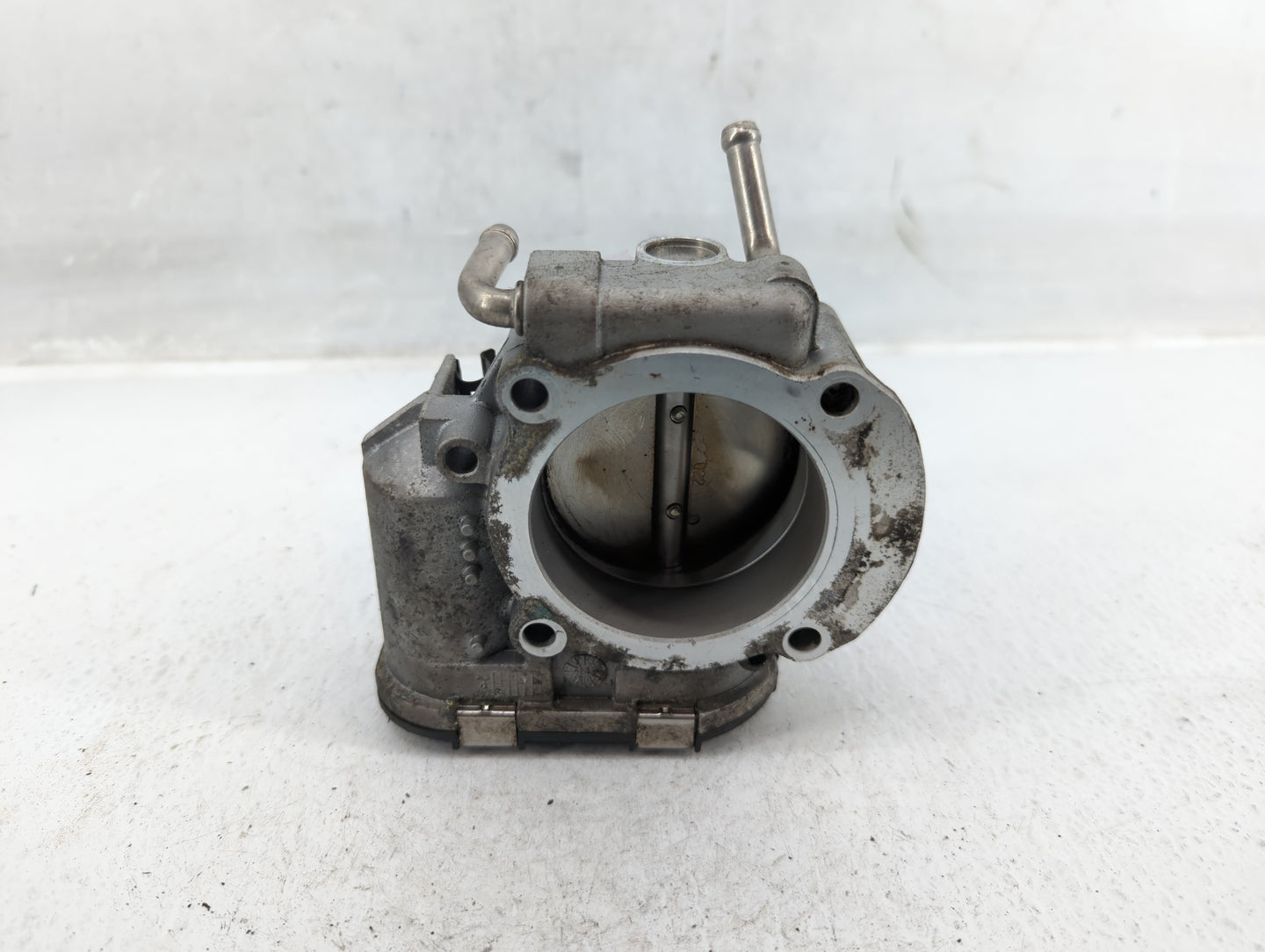 2011-2015 Kia Optima Throttle Body P/N:35100-2G700 Fits Fits 2011 2012 2013 2014 2015 2016 OEM Used Auto Parts - Oemusedauto