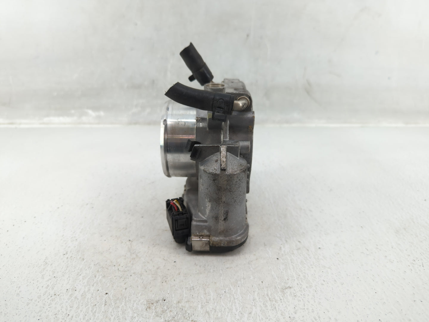 2011-2015 Kia Optima Throttle Body P/N:35100-2G700 Fits Fits 2011 2012 2013 2014 2015 2016 OEM Used Auto Parts - Oemusedauto