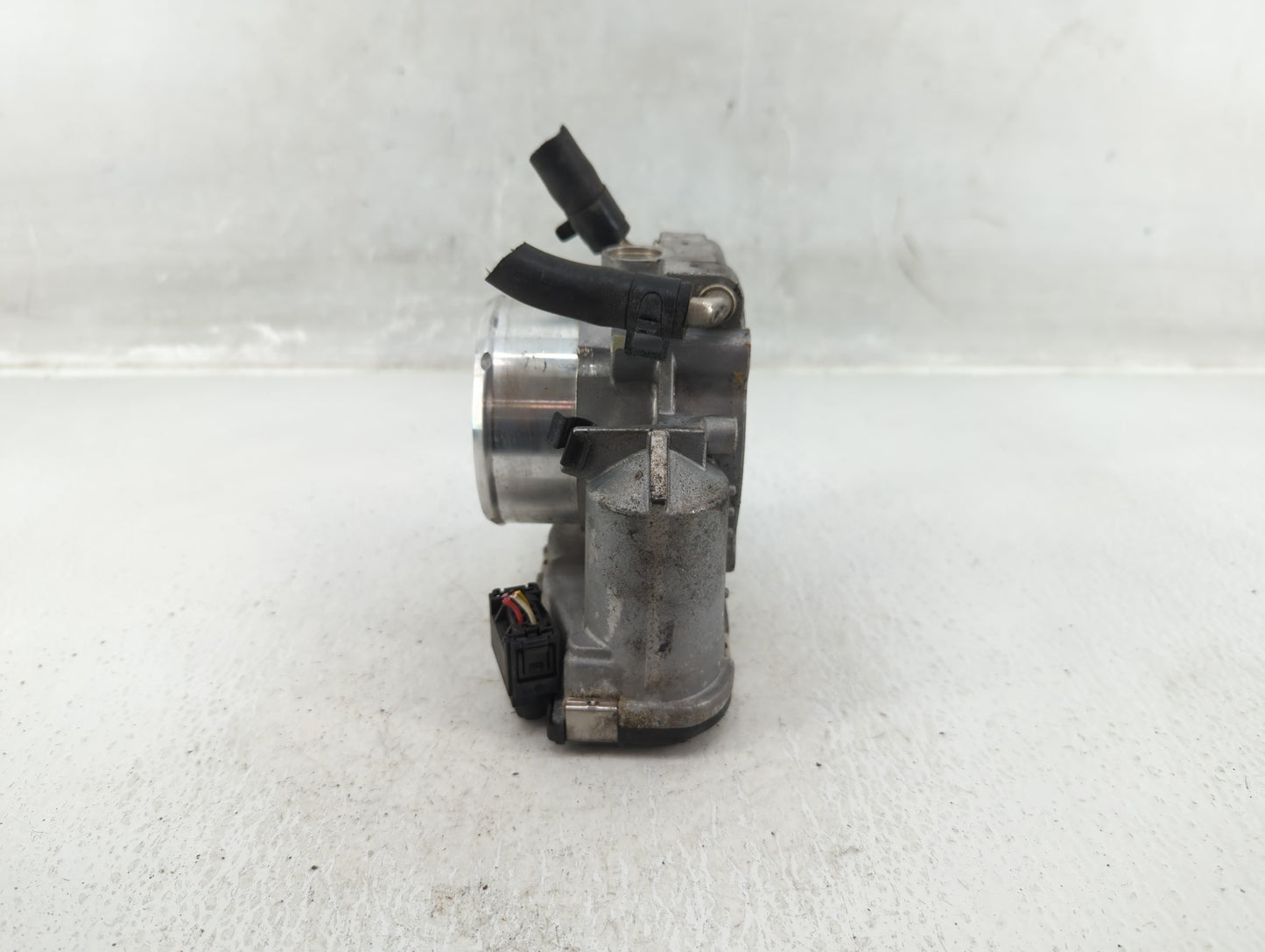 2011-2015 Kia Optima Throttle Body P/N:35100-2G700 Fits Fits 2011 2012 2013 2014 2015 2016 OEM Used Auto Parts - Oemusedauto