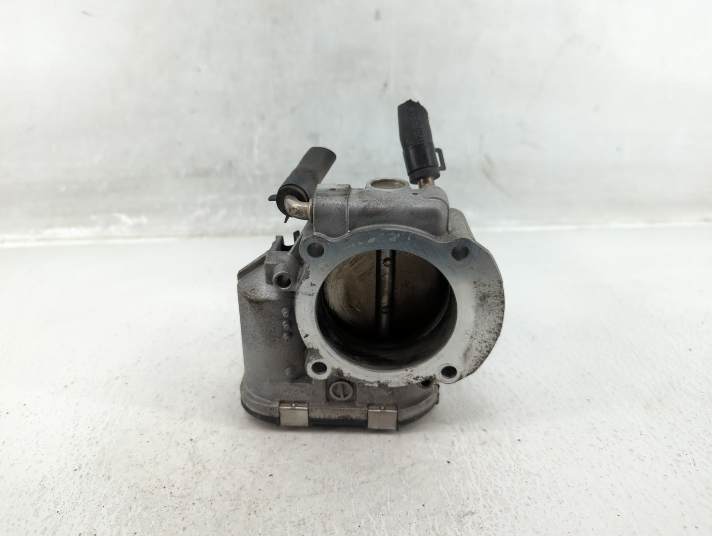 2011-2015 Kia Optima Throttle Body P/N:35100-2G700 Fits Fits 2011 2012 2013 2014 2015 2016 OEM Used Auto Parts - Oemusedauto