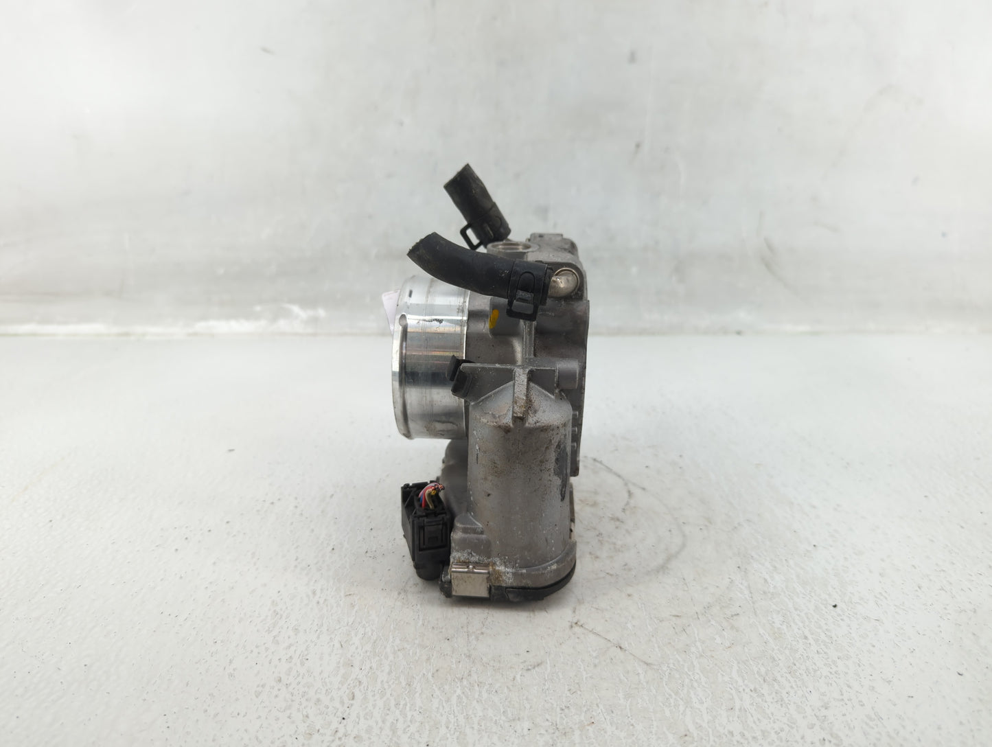 2011-2015 Kia Optima Throttle Body P/N:35100-2G700 Fits Fits 2011 2012 2013 2014 2015 2016 OEM Used Auto Parts - Oemusedauto