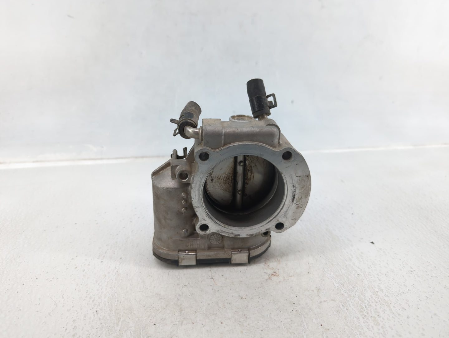 2011-2015 Kia Optima Throttle Body P/N:35100-2G700 Fits Fits 2011 2012 2013 2014 2015 2016 OEM Used Auto Parts - Oemusedauto