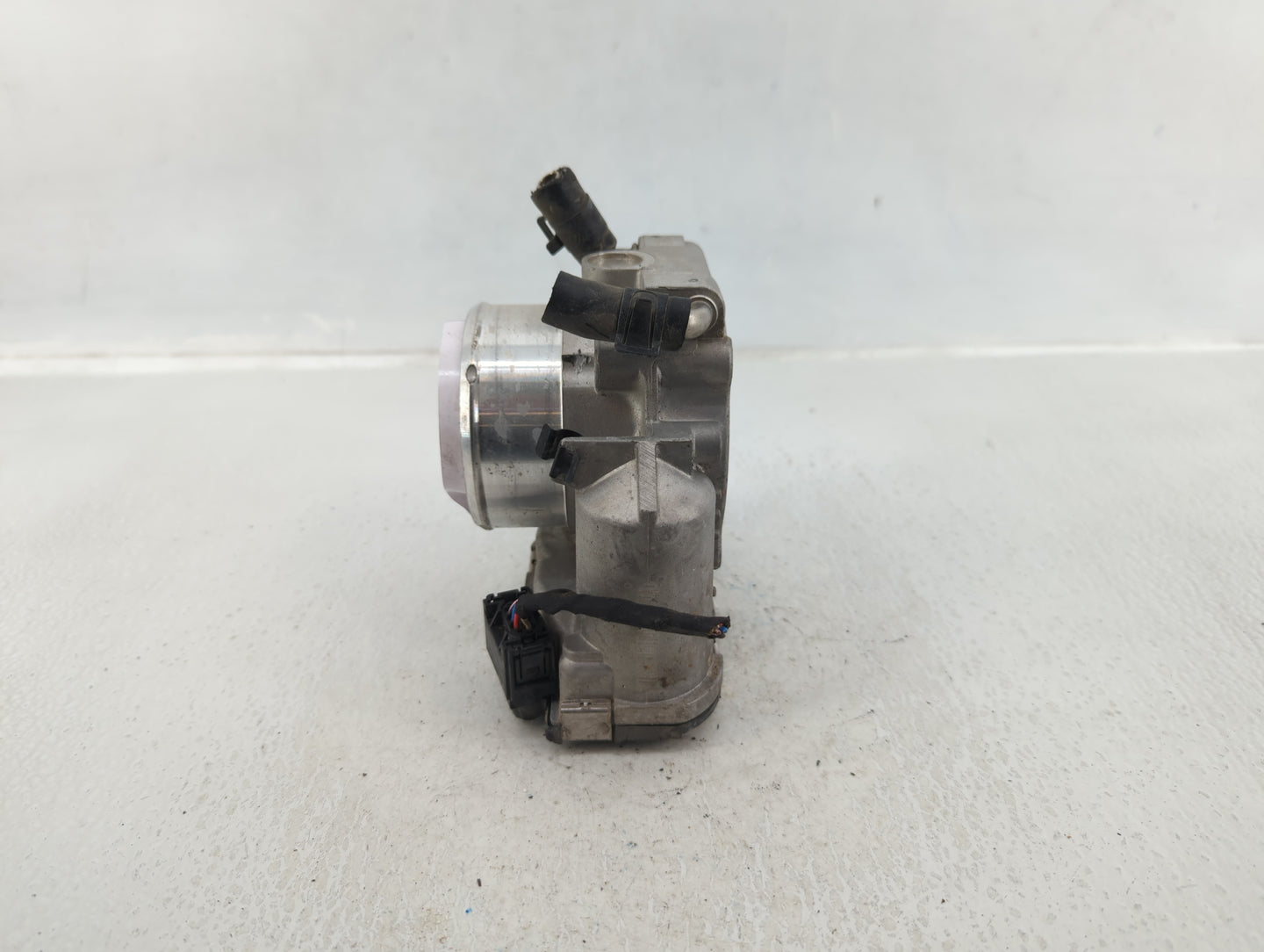 2011-2015 Kia Optima Throttle Body P/N:35100-2G700 Fits Fits 2011 2012 2013 2014 2015 2016 OEM Used Auto Parts - Oemusedauto
