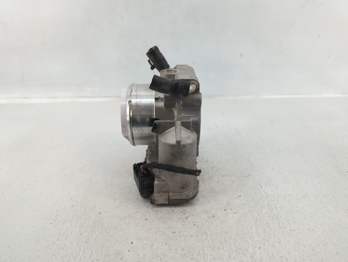 2011-2015 Kia Optima Throttle Body P/N:35100-2G700 Fits Fits 2011 2012 2013 2014 2015 2016 OEM Used Auto Parts - Oemusedauto
