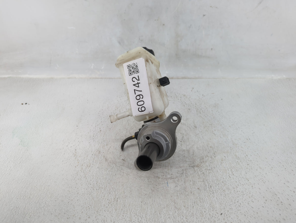 2013-2015 Kia Optima Brake Master Cylinder 609742 - Oemusedautoparts1.com
