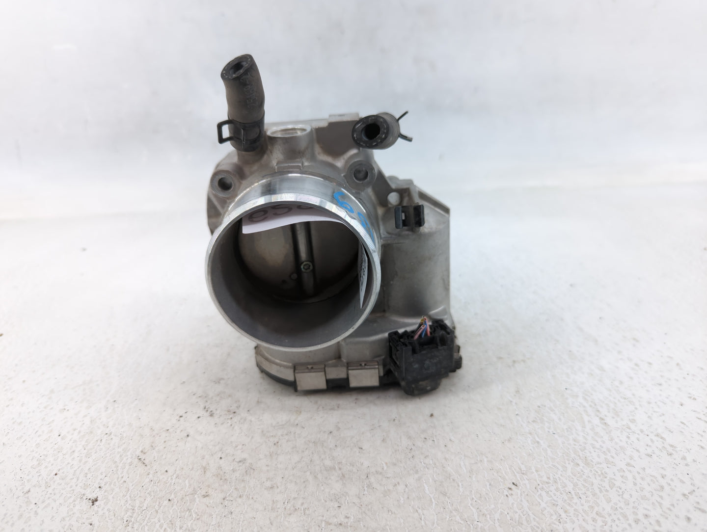 2011-2015 Kia Optima Throttle Body P/N:35100-2G700 Fits Fits 2011 2012 2013 2014 2015 2016 OEM Used Auto Parts - Oemusedauto