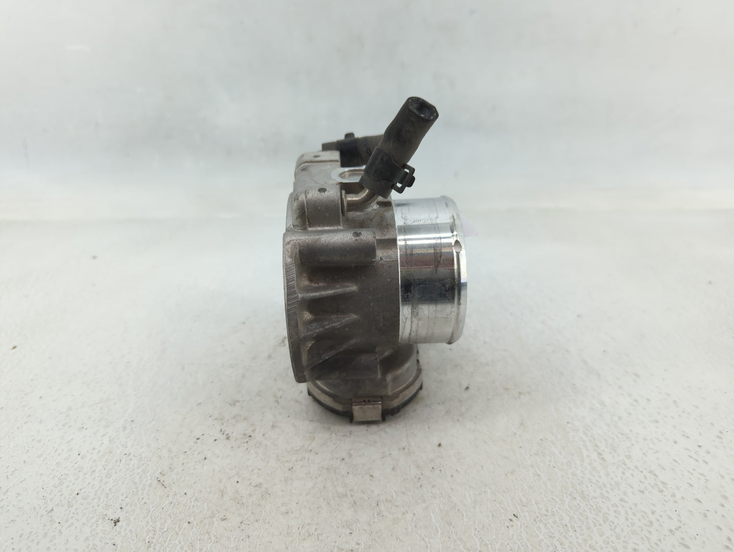 2011-2015 Kia Optima Throttle Body P/N:35100-2G700 Fits Fits 2011 2012 2013 2014 2015 2016 OEM Used Auto Parts - Oemusedauto