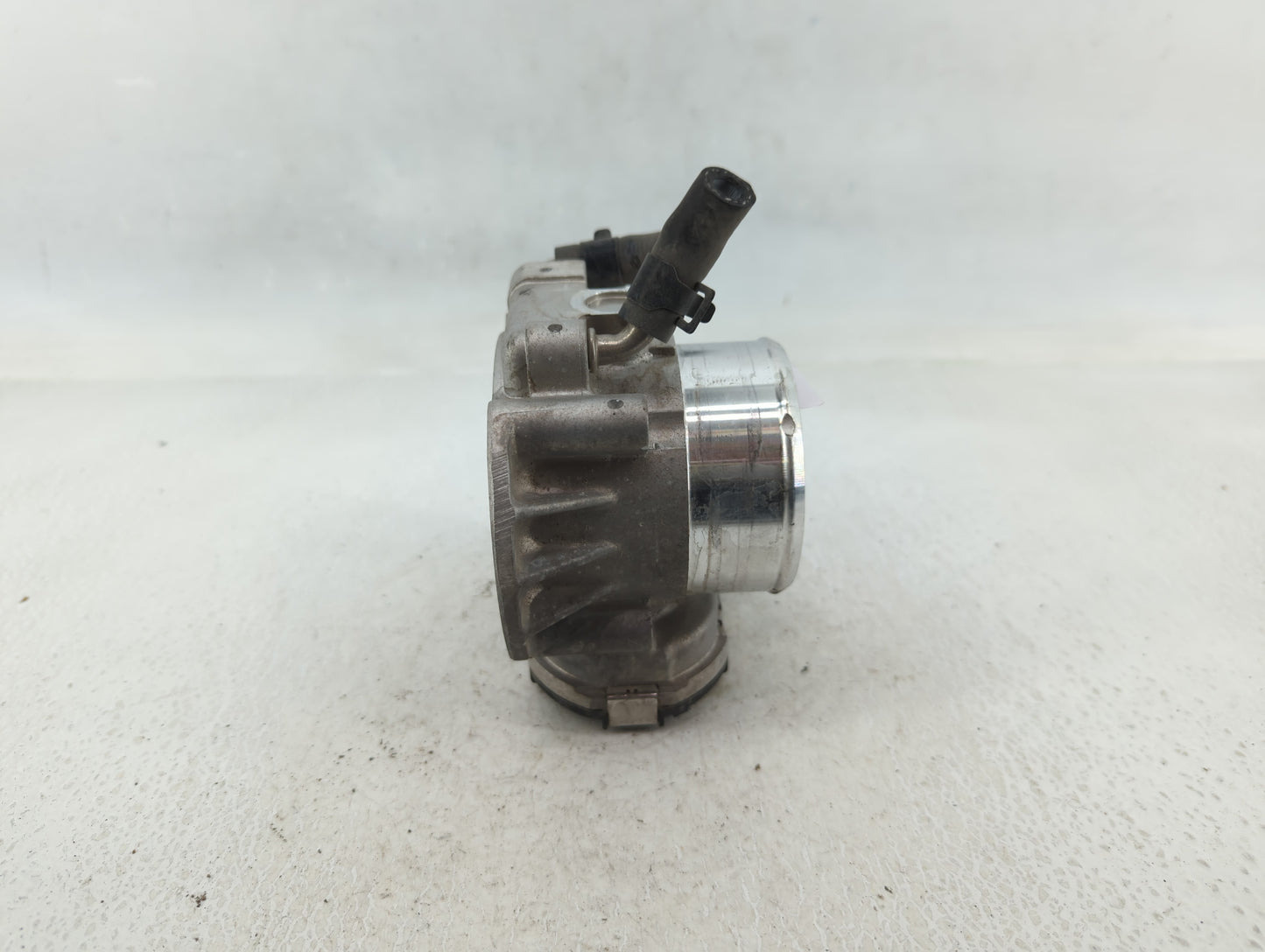 2011-2015 Kia Optima Throttle Body P/N:35100-2G700 Fits Fits 2011 2012 2013 2014 2015 2016 OEM Used Auto Parts - Oemusedauto