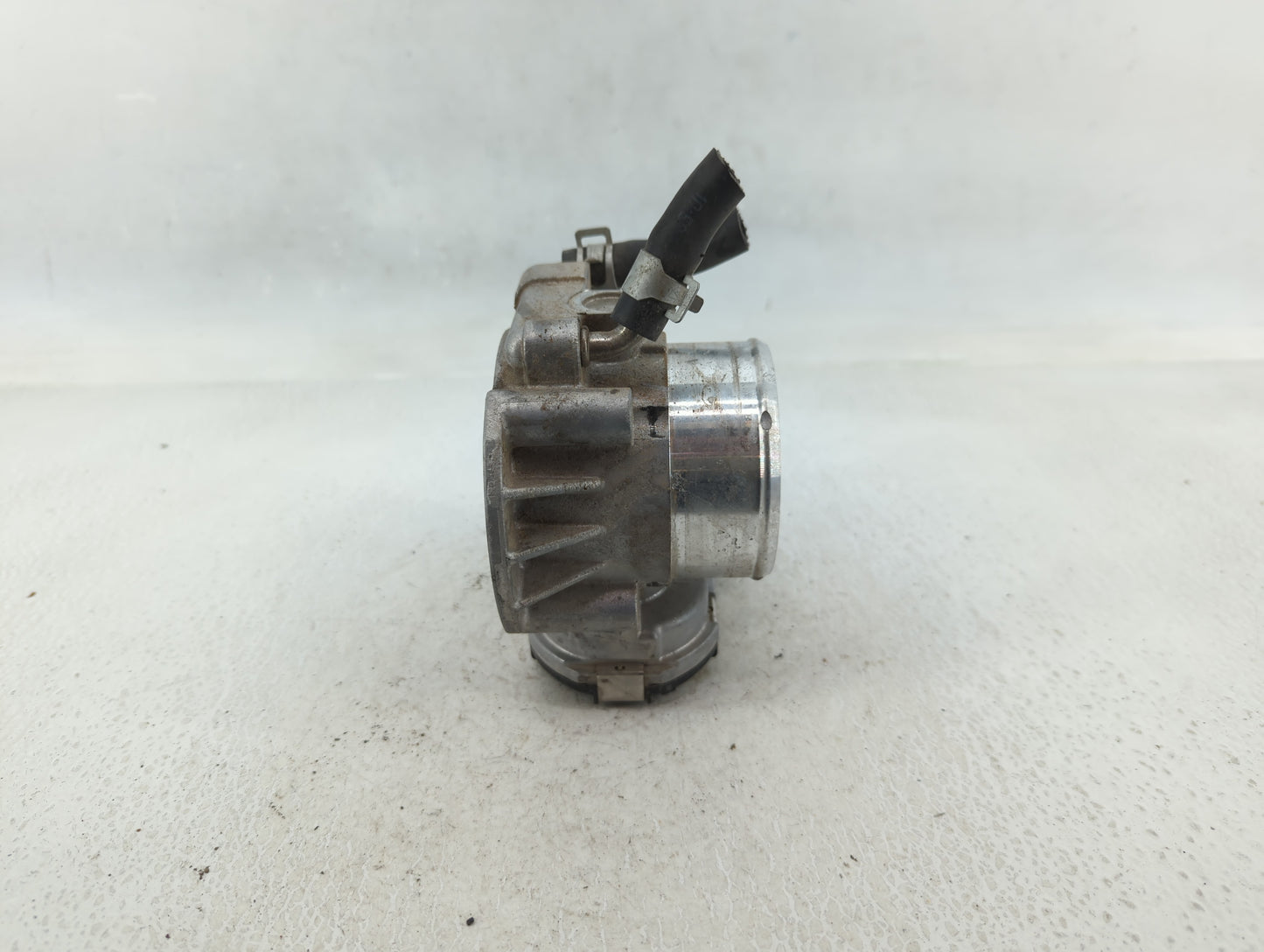 2011-2015 Kia Optima Throttle Body P/N:35100-2G700 Fits Fits 2011 2012 2013 2014 2015 2016 OEM Used Auto Parts - Oemusedauto