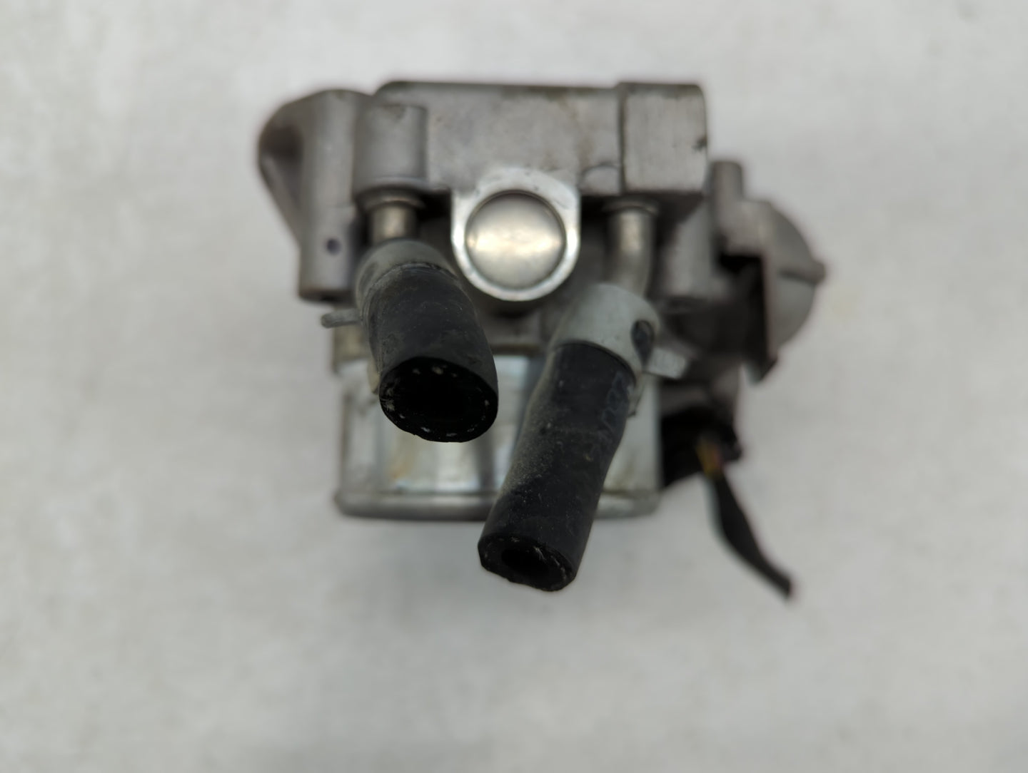 2011-2015 Kia Optima Throttle Body P/N:35100-2G710 Fits Fits 2011 2012 2013 2014 2015 2016 OEM Used Auto Parts - Oemusedauto