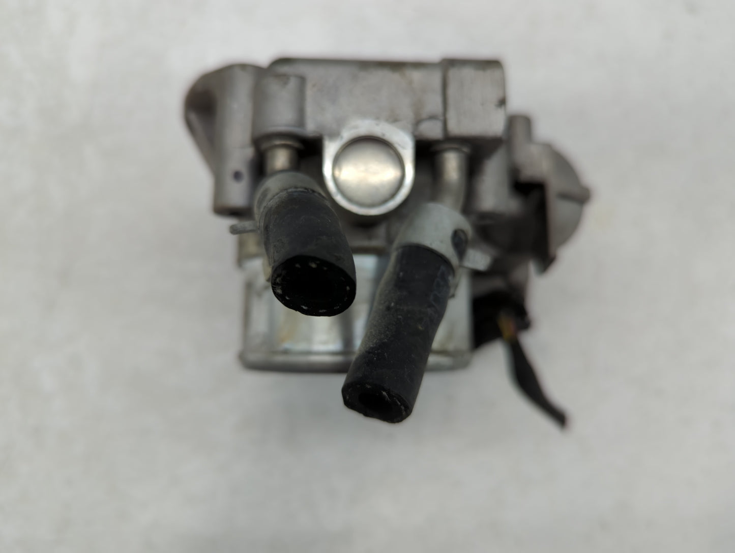 2011-2015 Kia Optima Throttle Body P/N:35100-2G710 Fits Fits 2011 2012 2013 2014 2015 2016 OEM Used Auto Parts - Oemusedauto