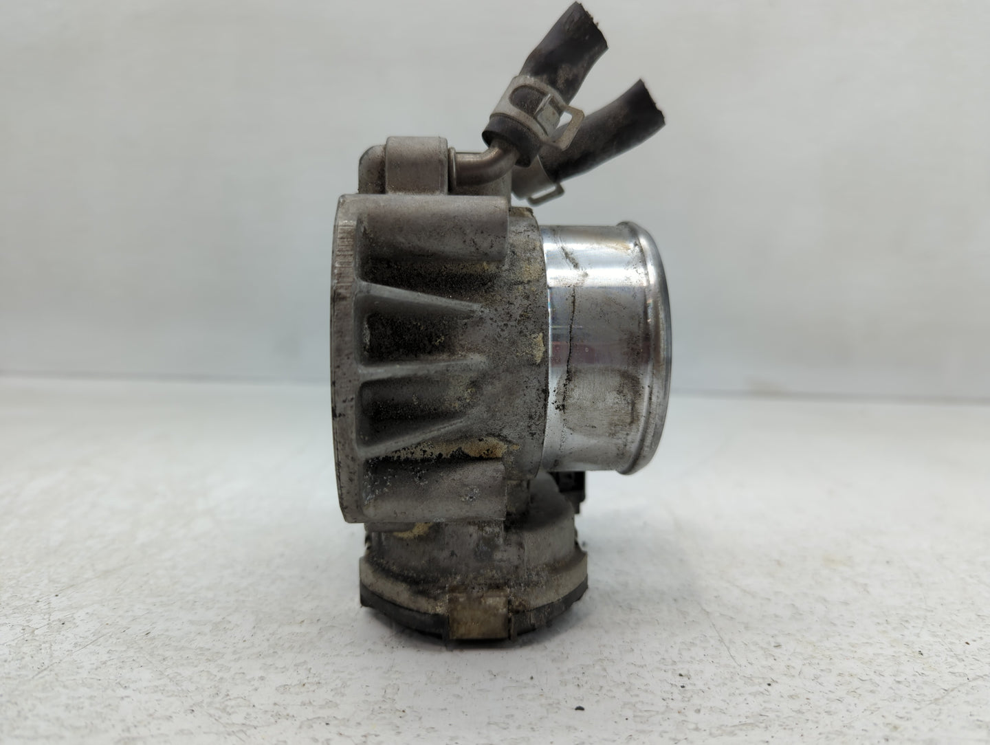 2011-2015 Kia Optima Throttle Body P/N:35100-2G710 Fits Fits 2011 2012 2013 2014 2015 2016 OEM Used Auto Parts - Oemusedauto