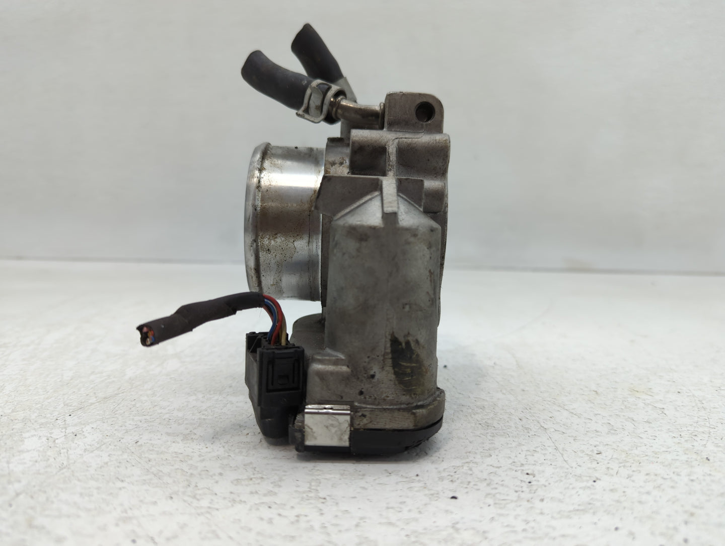 2011-2015 Kia Optima Throttle Body P/N:35100-2G710 Fits Fits 2011 2012 2013 2014 2015 2016 OEM Used Auto Parts - Oemusedauto