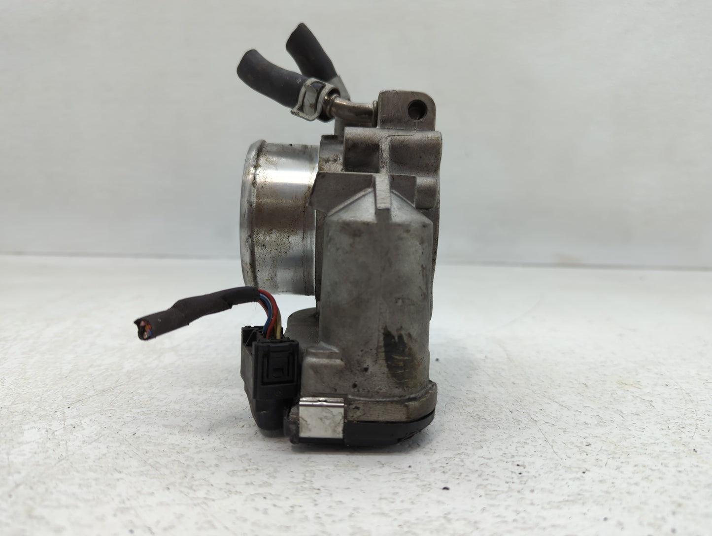 2011-2015 Kia Optima Throttle Body P/N:35100-2G710 Fits Fits 2011 2012 2013 2014 2015 2016 OEM Used Auto Parts - Oemusedauto