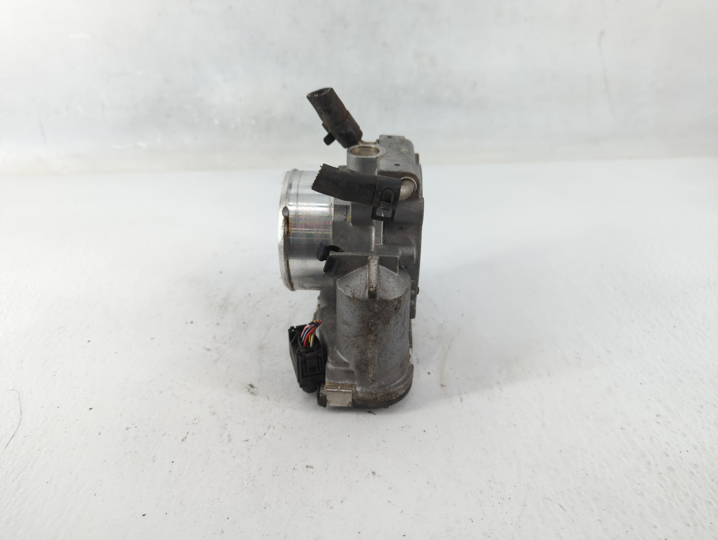 2011-2015 Kia Optima Throttle Body P/N:35100-2G700 Fits Fits 2011 2012 2013 2014 2015 2016 OEM Used Auto Parts - Oemusedauto