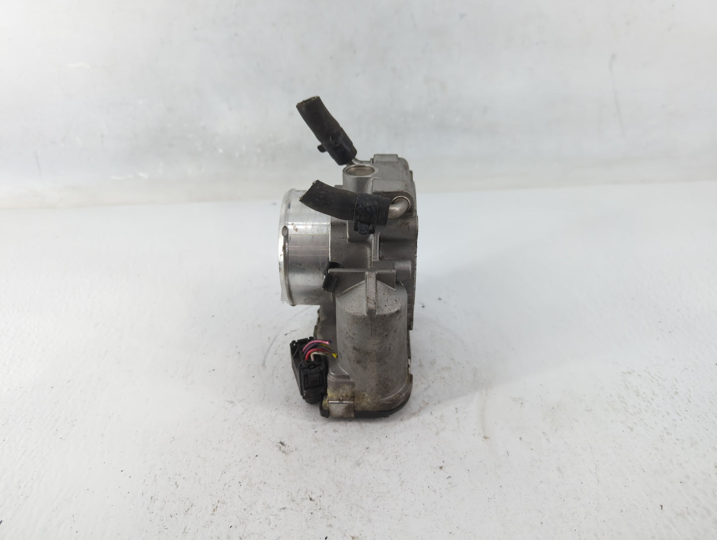 2011-2015 Kia Optima Throttle Body P/N:35100-2G700 Fits Fits 2011 2012 2013 2014 2015 2016 OEM Used Auto Parts - Oemusedauto