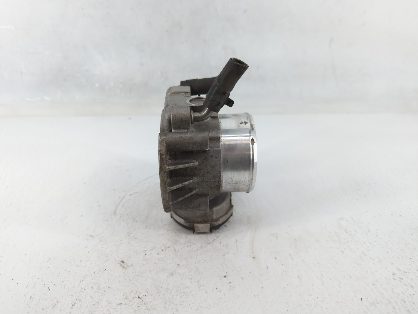 2011-2015 Kia Optima Throttle Body P/N:35100-2G700 Fits Fits 2011 2012 2013 2014 2015 2016 OEM Used Auto Parts - Oemusedauto
