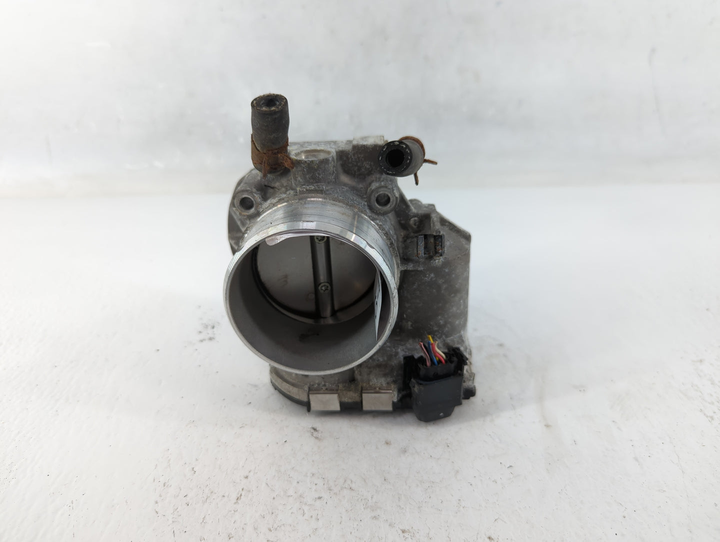 2011-2015 Kia Optima Throttle Body P/N:35100-2G700 Fits Fits 2011 2012 2013 2014 2015 2016 OEM Used Auto Parts - Oemusedauto