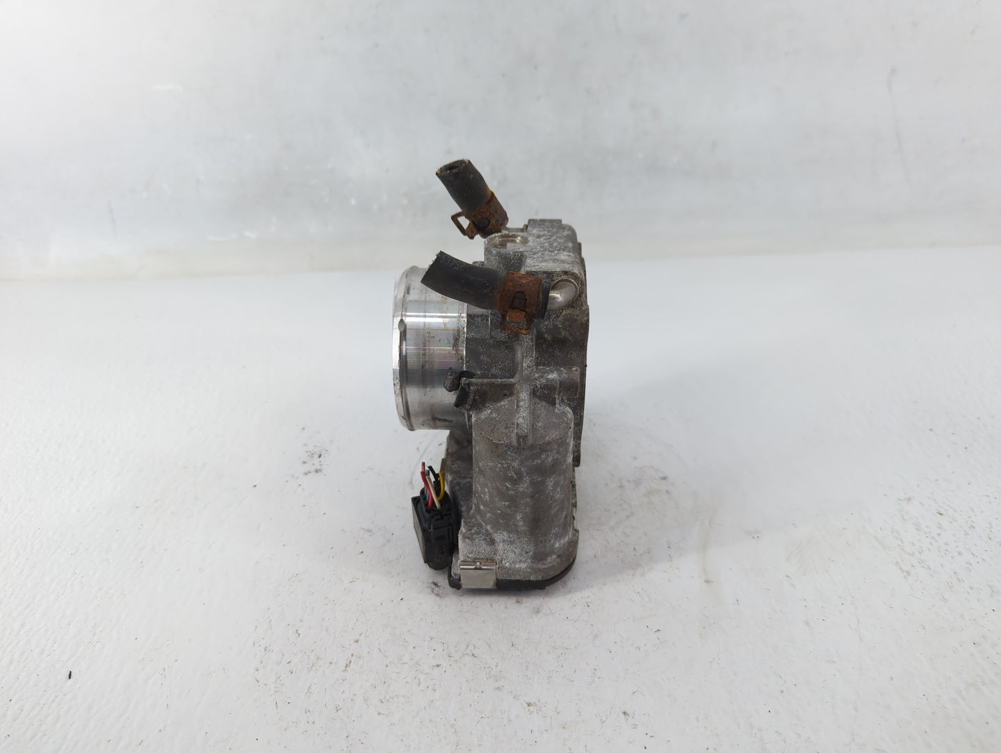 2011-2015 Kia Optima Throttle Body P/N:35100-2G700 Fits Fits 2011 2012 2013 2014 2015 2016 OEM Used Auto Parts - Oemusedauto
