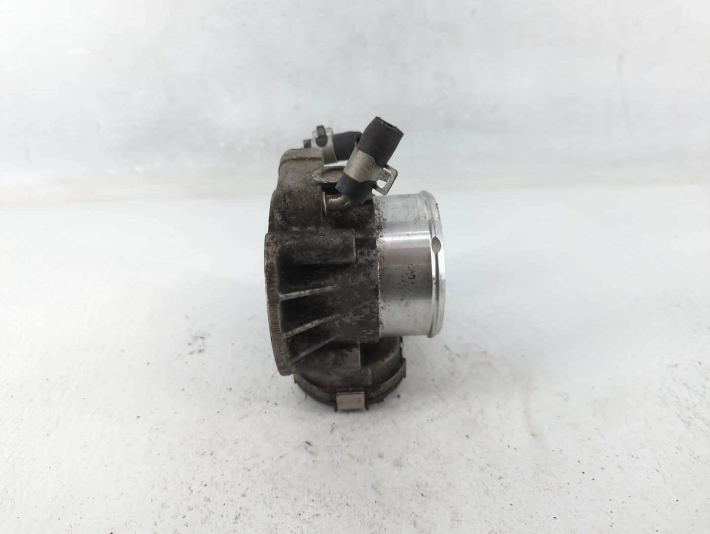 2011-2015 Kia Optima Throttle Body P/N:35100-2G700 Fits Fits 2011 2012 2013 2014 2015 2016 OEM Used Auto Parts - Oemusedauto
