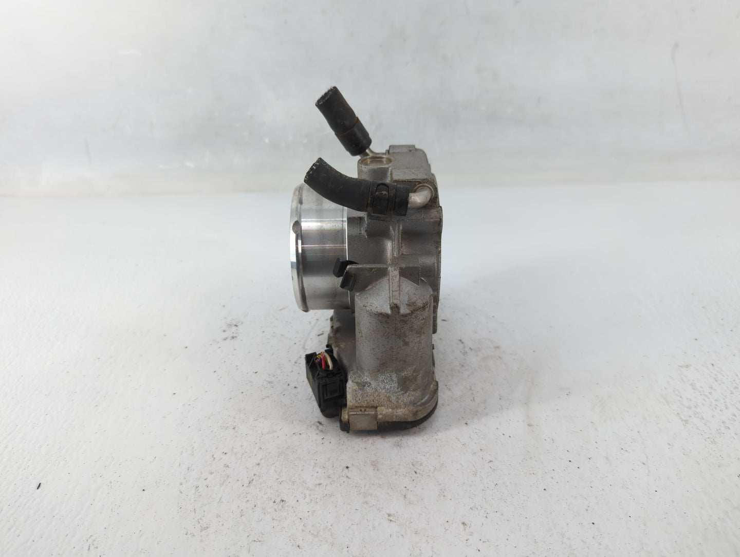 2011-2015 Kia Optima Throttle Body P/N:35100-2G700 Fits Fits 2011 2012 2013 2014 2015 2016 OEM Used Auto Parts - Oemusedauto
