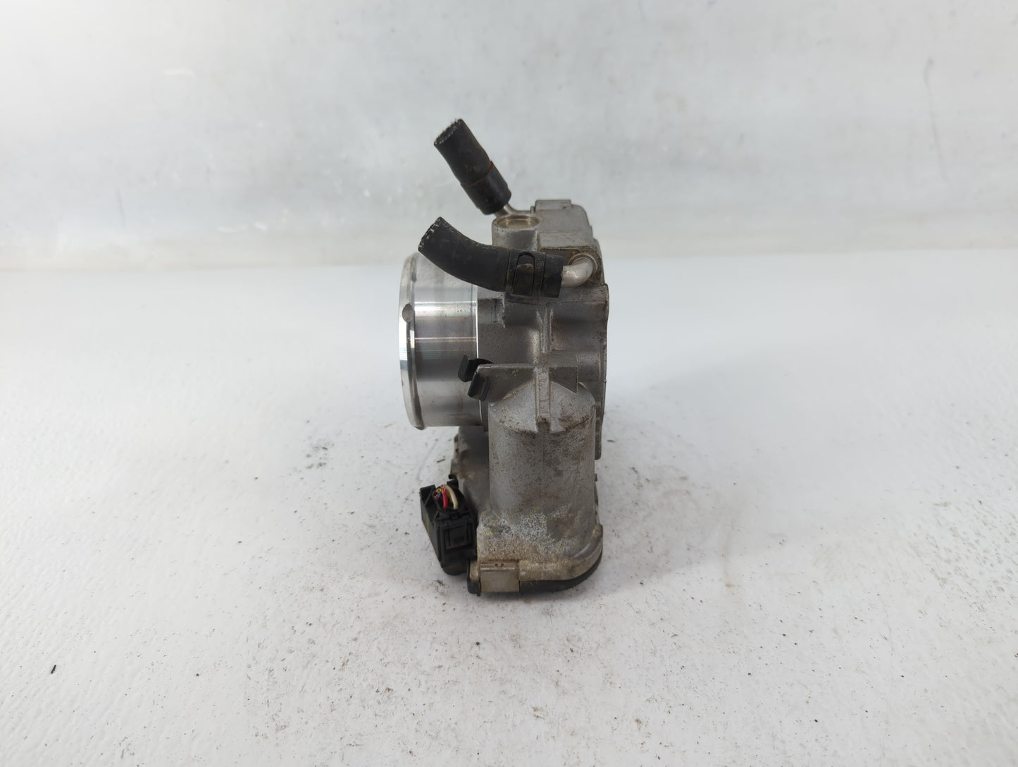 2011-2015 Kia Optima Throttle Body P/N:35100-2G700 Fits Fits 2011 2012 2013 2014 2015 2016 OEM Used Auto Parts - Oemusedauto