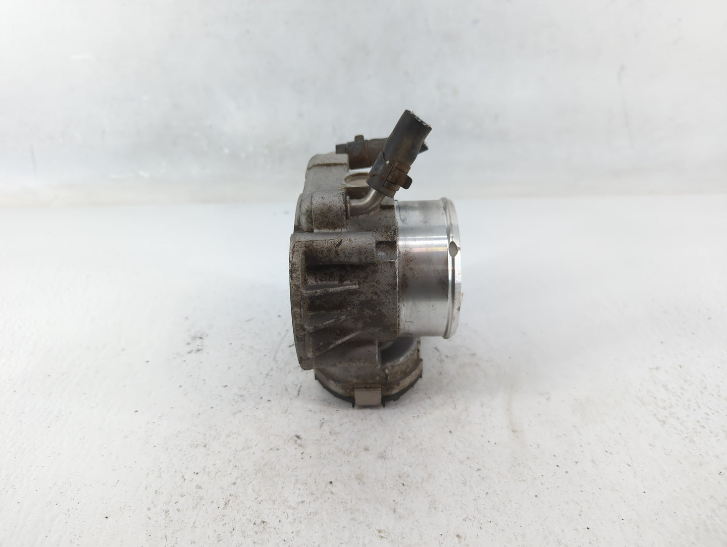 2011-2015 Kia Optima Throttle Body P/N:35100-2G700 Fits Fits 2011 2012 2013 2014 2015 2016 OEM Used Auto Parts - Oemusedauto