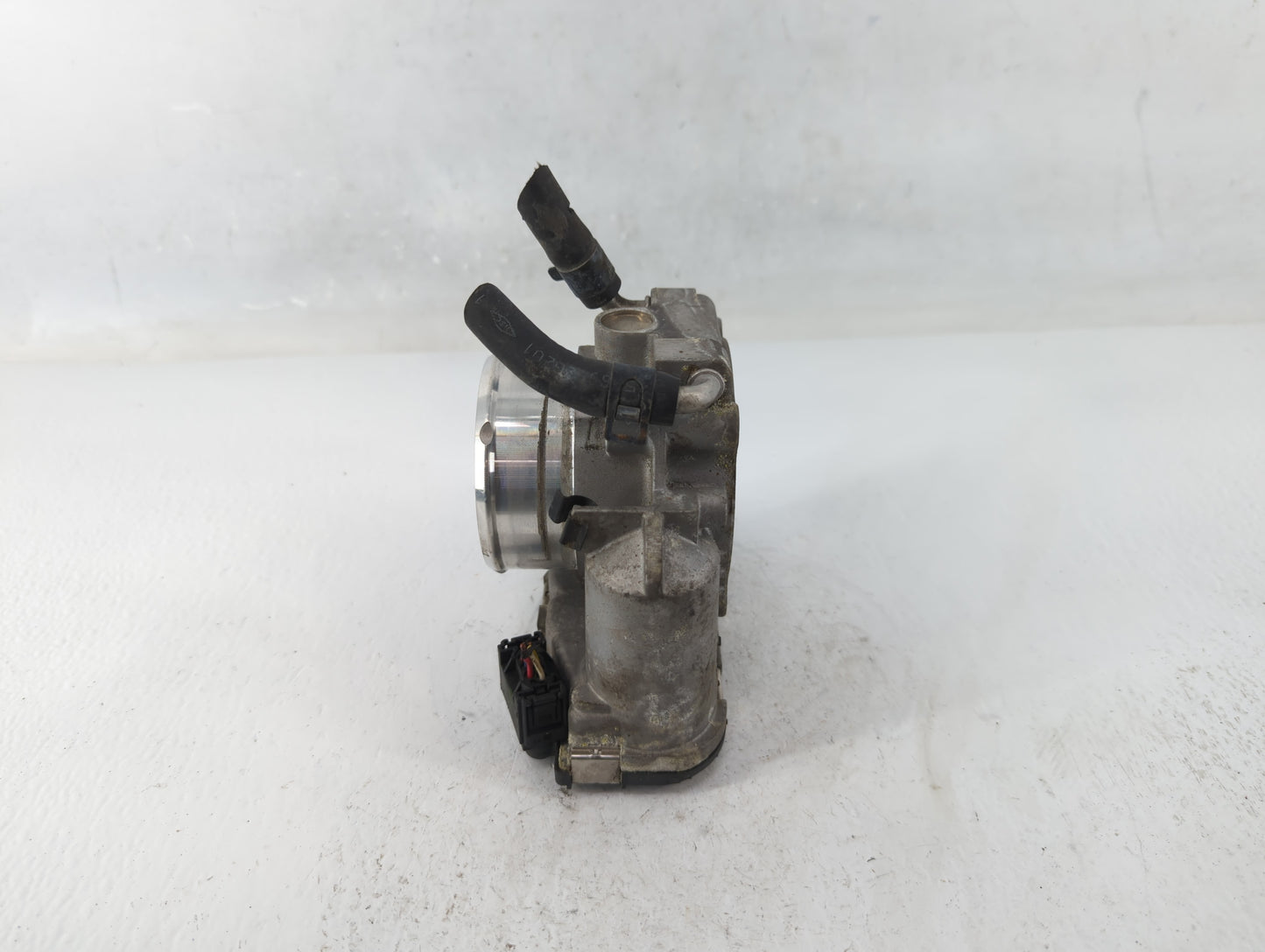 2011-2015 Kia Optima Throttle Body P/N:35100-2G700 Fits Fits 2011 2012 2013 2014 2015 2016 OEM Used Auto Parts - Oemusedauto