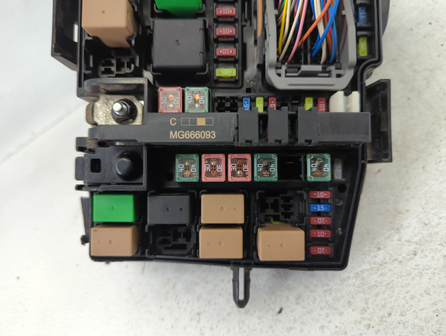 2014-2015 Kia Optima Fusebox Fuse Box Panel Relay Module P/N:91955-2T740QQK Fits Fits 2014 2015 OEM Used Auto Parts - Oemuse