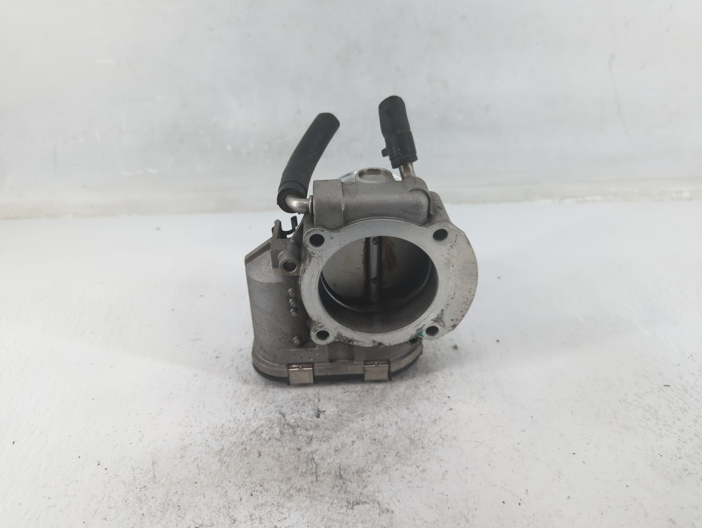 2011-2015 Kia Optima Throttle Body P/N:35100-2G700 Fits Fits 2011 2012 2013 2014 2015 2016 OEM Used Auto Parts - Oemusedauto